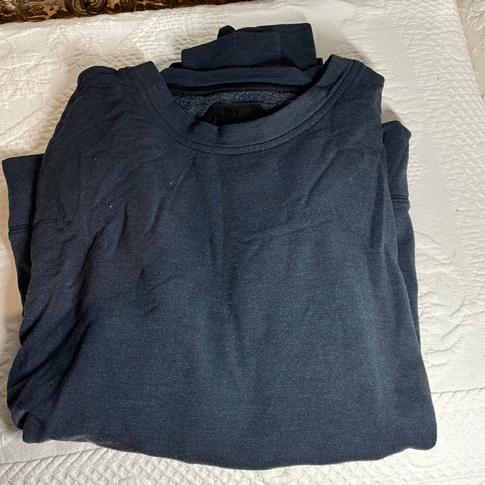 Under armour medium sweatshirt